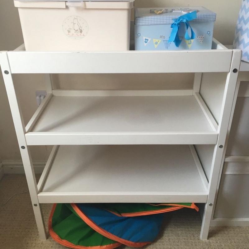 White changing unit