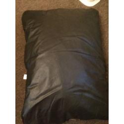 Dog bed/cushion