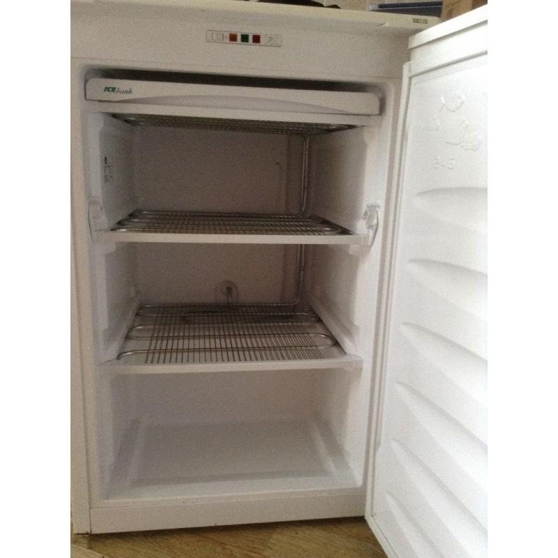 White free standing under work top Freezer