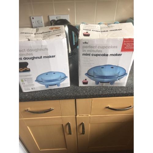 Doughnut and cupcake maker