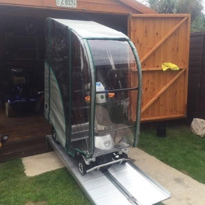 QUINGO PLUS MOBILITY SCOOTER - 35 STONE CAPACITY - COMES WITH ALL WEATHER CANOPY