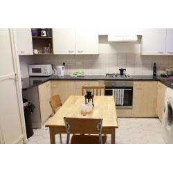 Double Bed in Room with Double Bed in City of Westminster Borough, All Bills Included