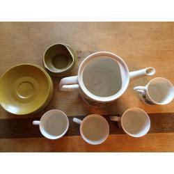J&G Meakin Topic 41 Piece Dinner Service