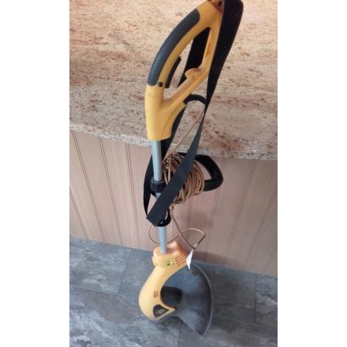 JCB Strimmer
