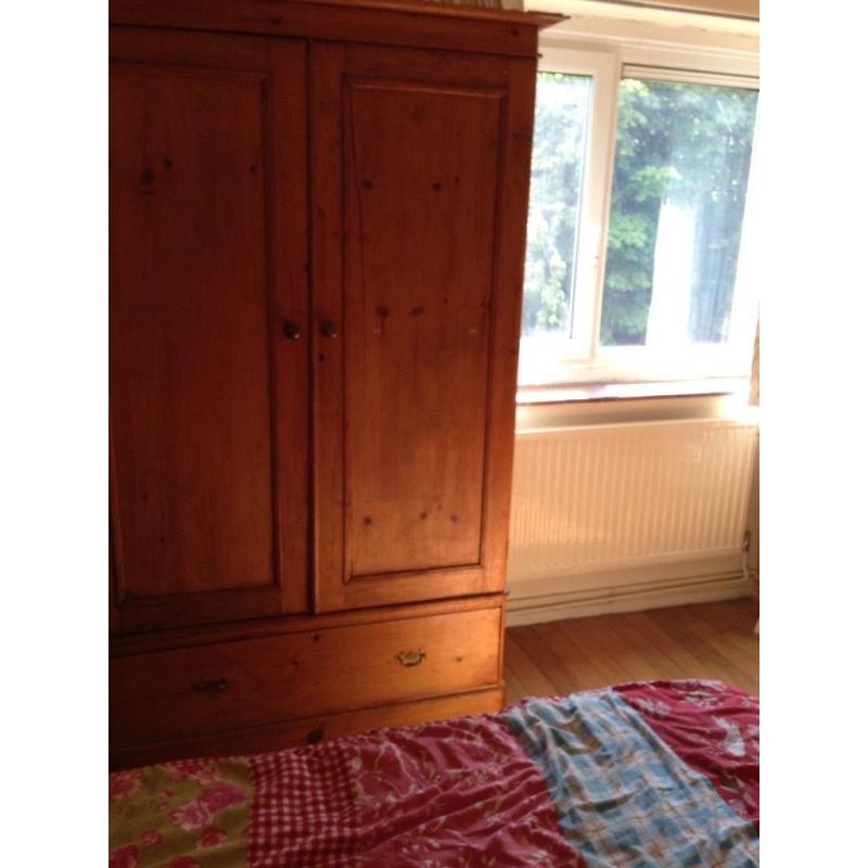 Large furnished bright double bedroom in EC1 to rent. Fantastic quiet location in bustling area