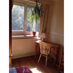 Large furnished bright double bedroom in EC1 to rent. Fantastic quiet location in bustling area