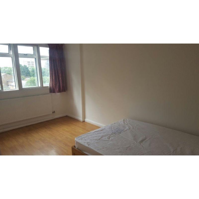SPACIOUS DOUBLE ROOM TO LET IN SHADWELL E1/BILLS INCLUDED