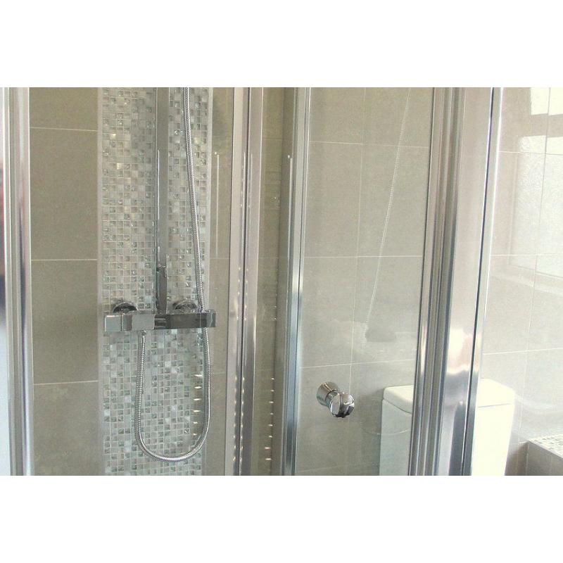 Tiler. Tiling services. Kitchen, Bathroom,Wall,Floor. Regrouting,Resealing,Grout Replacement Service