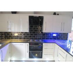 Tiler. Tiling services. Kitchen, Bathroom,Wall,Floor. Regrouting,Resealing,Grout Replacement Service
