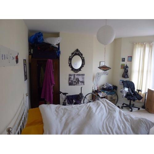 KING SIZE BEDROOM-in a beautiful Victorian house-ALL BILLS INCLUDED