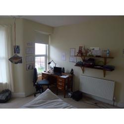 KING SIZE BEDROOM-in a beautiful Victorian house-ALL BILLS INCLUDED