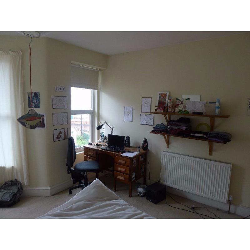 KING SIZE BEDROOM-in a beautiful Victorian house-ALL BILLS INCLUDED