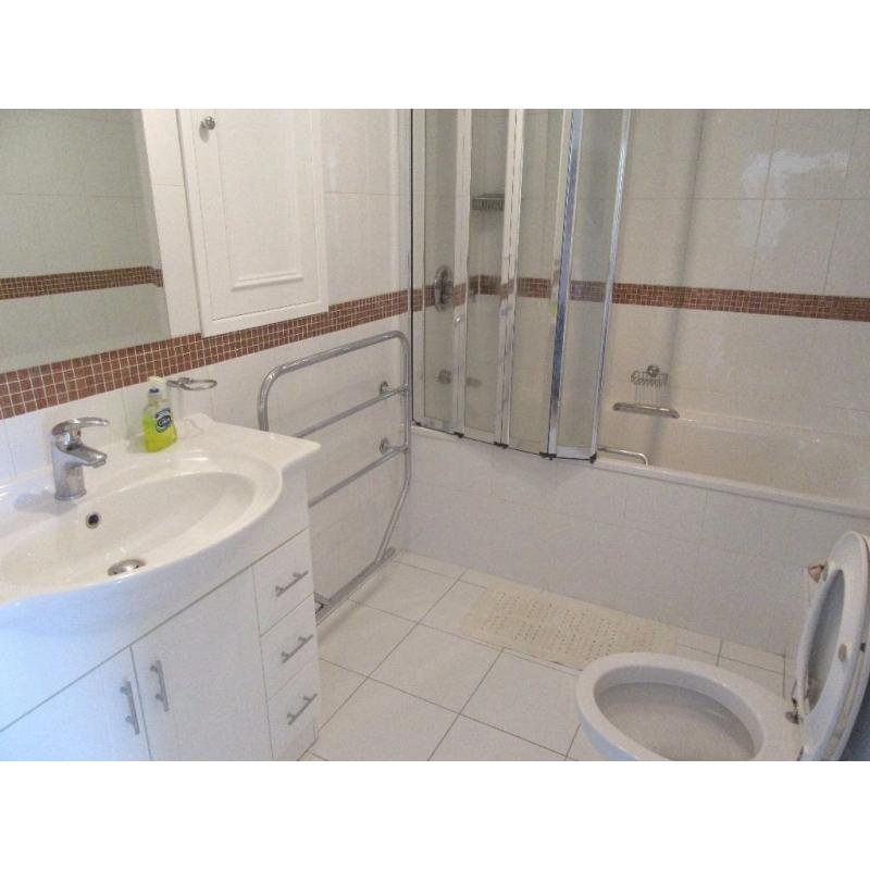 en-suite Room, Very Big, with big living room, All Bills Included