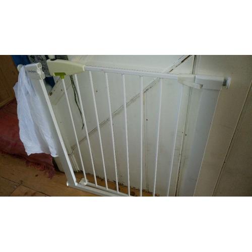 Lindam safety gate