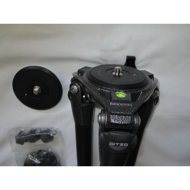 Gitzo Systematic GT3532LS Carbon Fibre Tripod+ Spare Top Plate