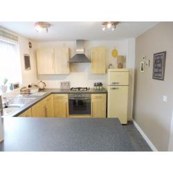 AWESOME DOUBLE for COUPLE or 2 FRIENDS //// IN CUTE COSY FLAT CLOSE TO WILLESDEN JUNCTION