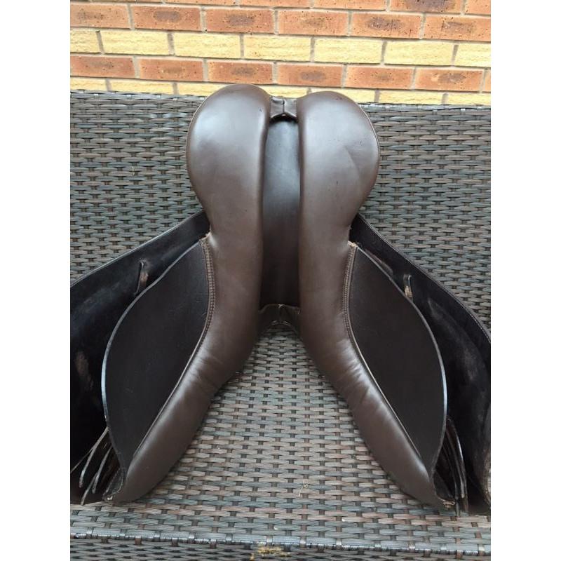 Saddle