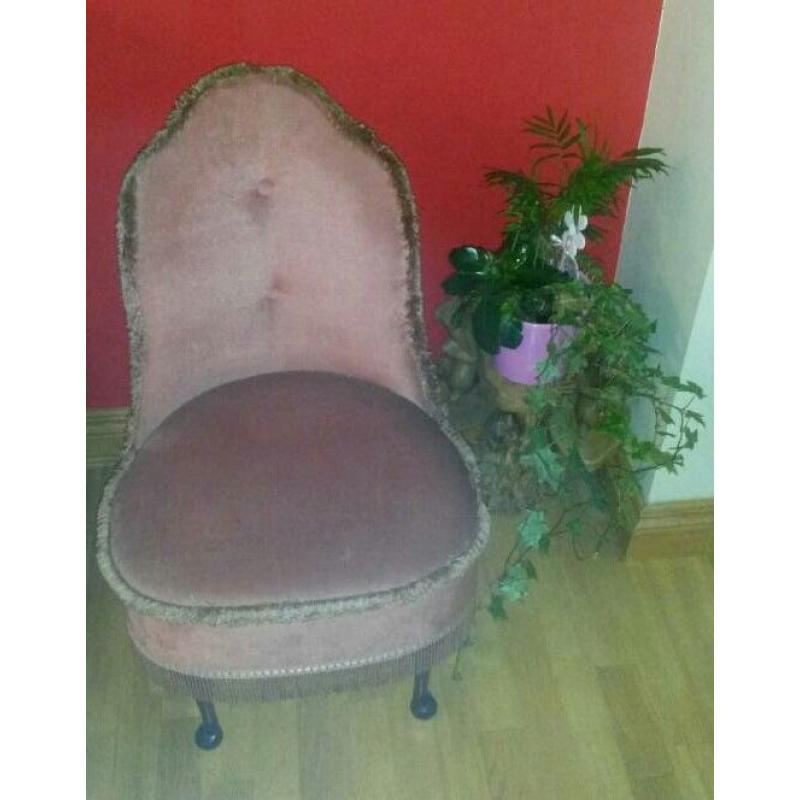 Vintage bedroom chair dusty pink button back with fringing fantastic condition