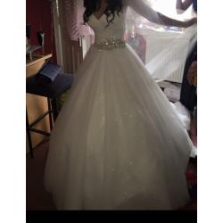Wedding dress that sparkles