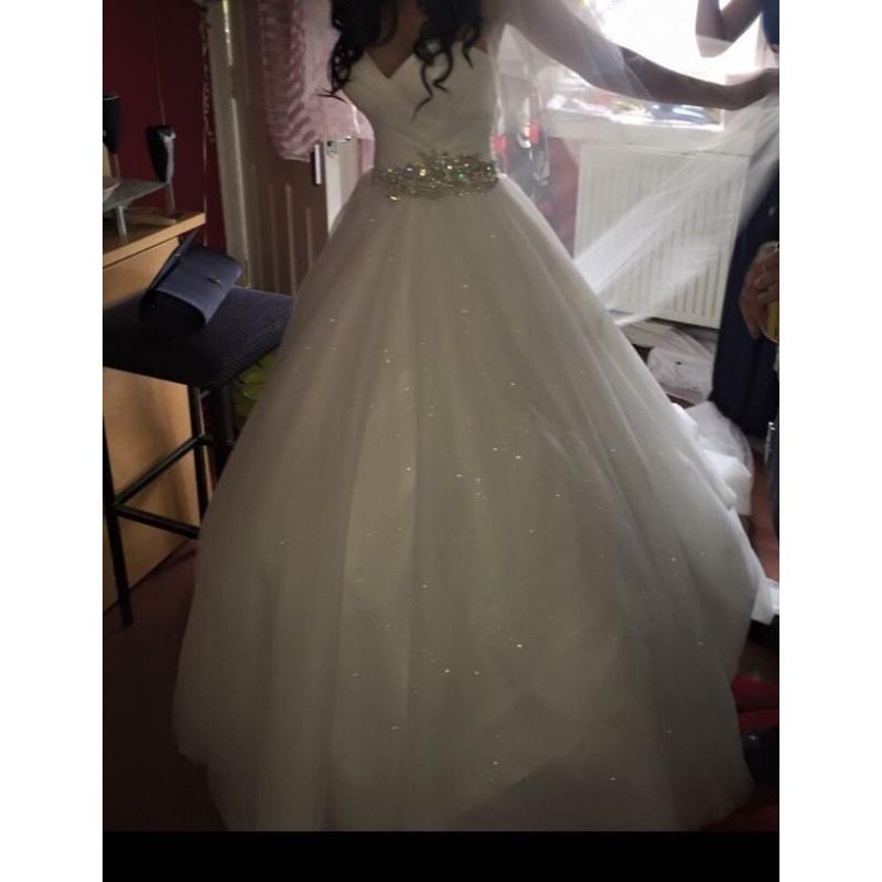 Wedding dress that sparkles