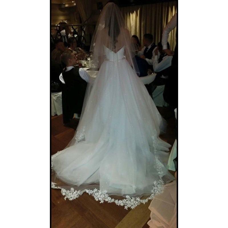 Wedding dress that sparkles