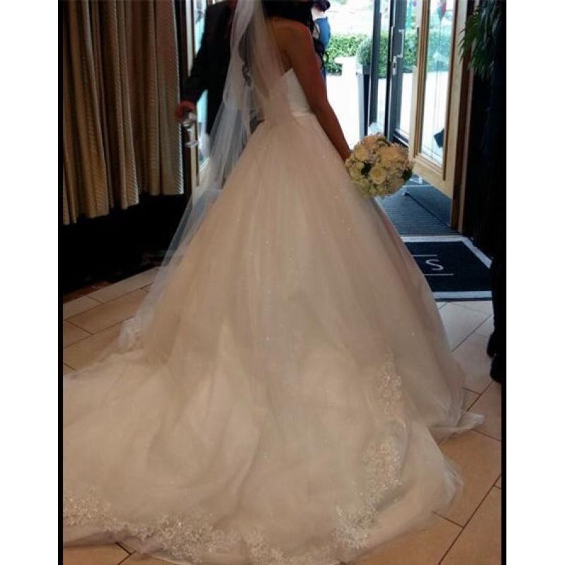 Wedding dress that sparkles