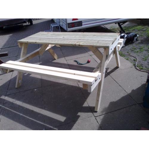 garden picnic bench