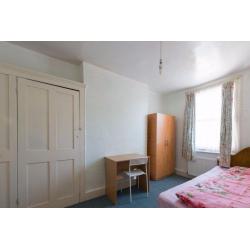 Double Bed in Rooms to rent in comfortable 4-bedroom house in up-and-coming Walthamstow