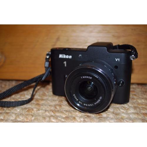 Nikon 1 V1 + 10-30mm kit lens