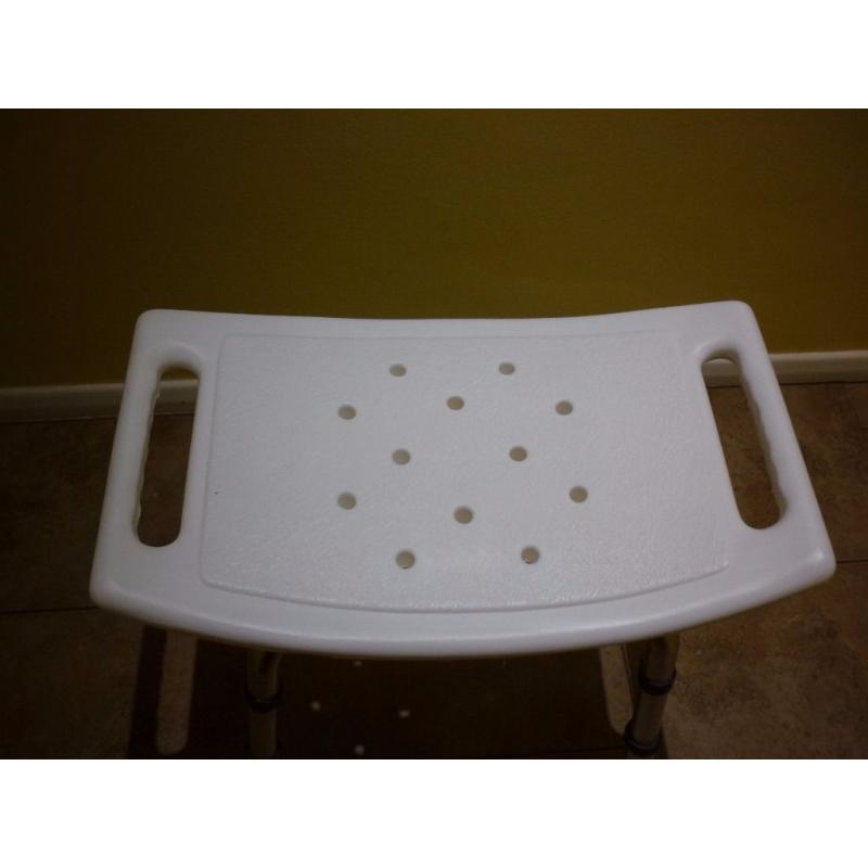 Shower seat - free standing, adjustable height legs