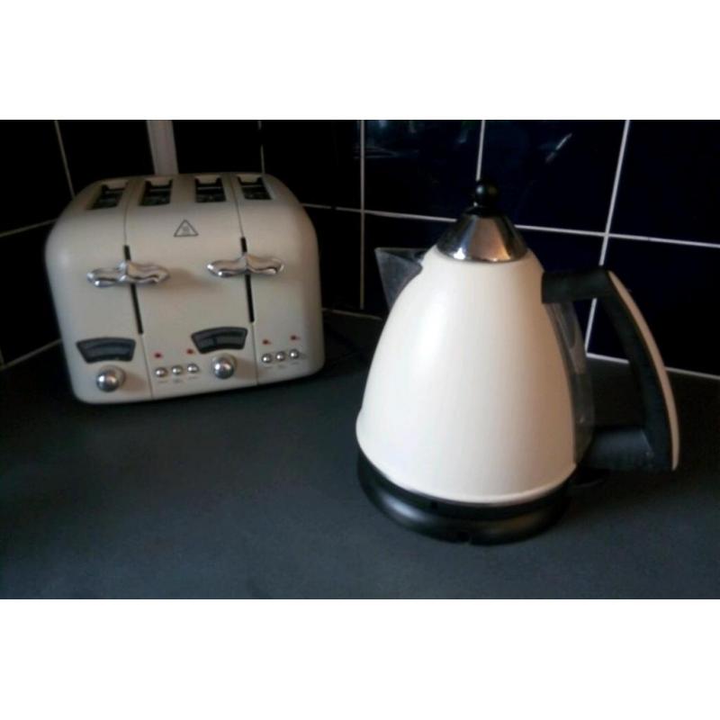 Delongli toaster and kettle set