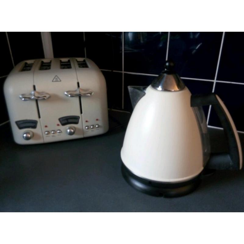 Delongli toaster and kettle set