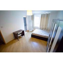2 Luxury Double Rooms in Westminster Zone 2 - Minutes to station