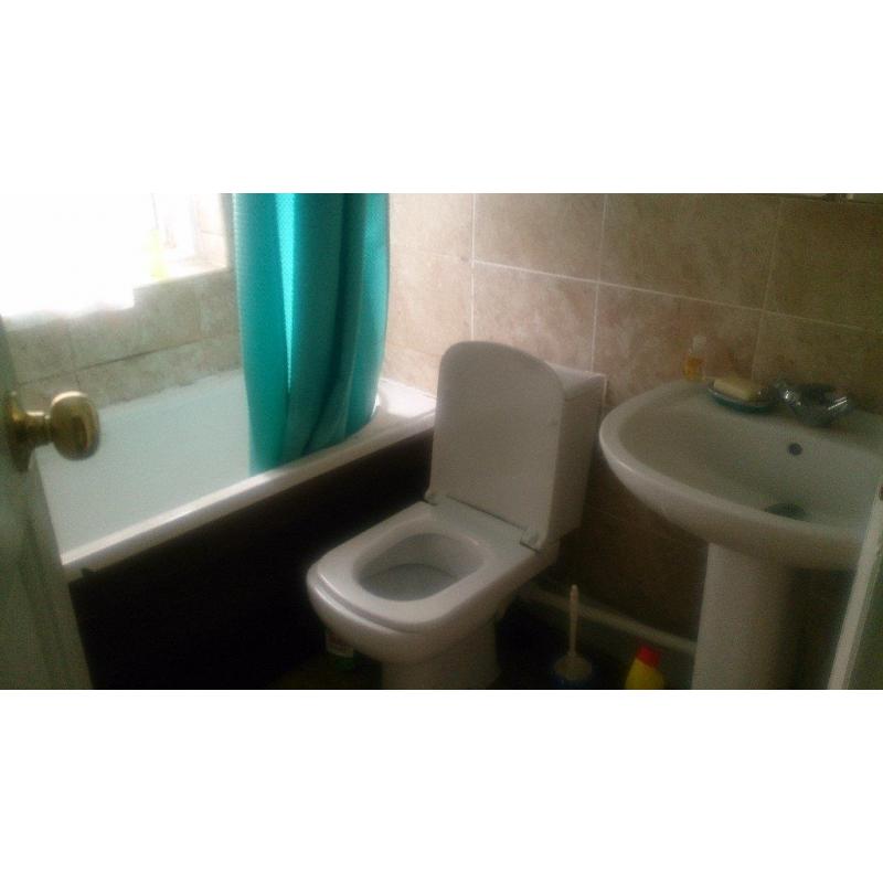 Single room for rent - females only