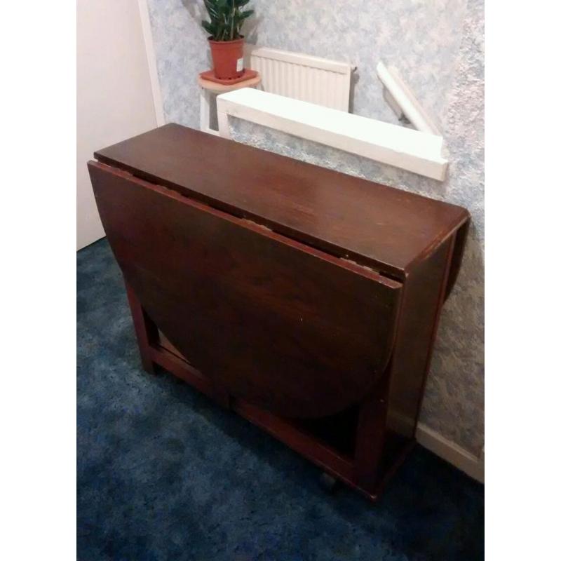 Folding table