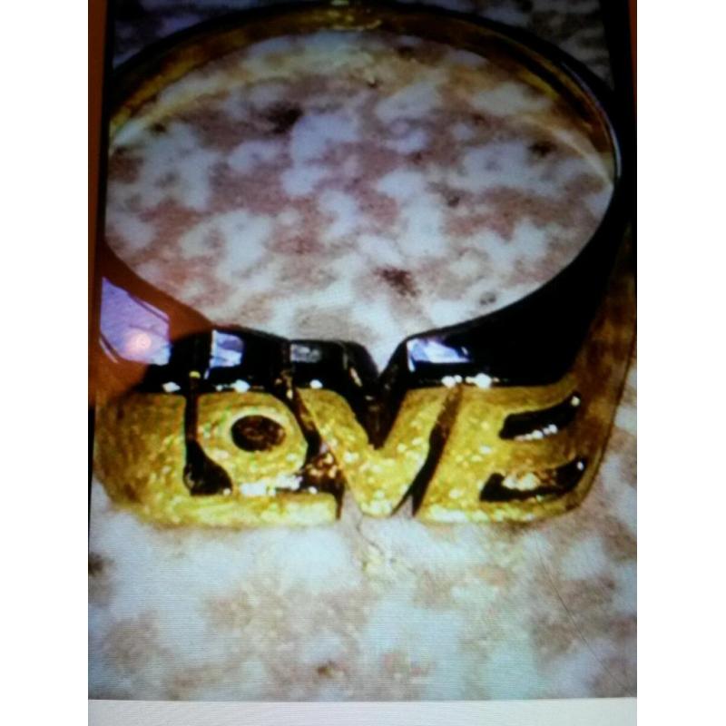 Chunky 9ct solid gold love ring