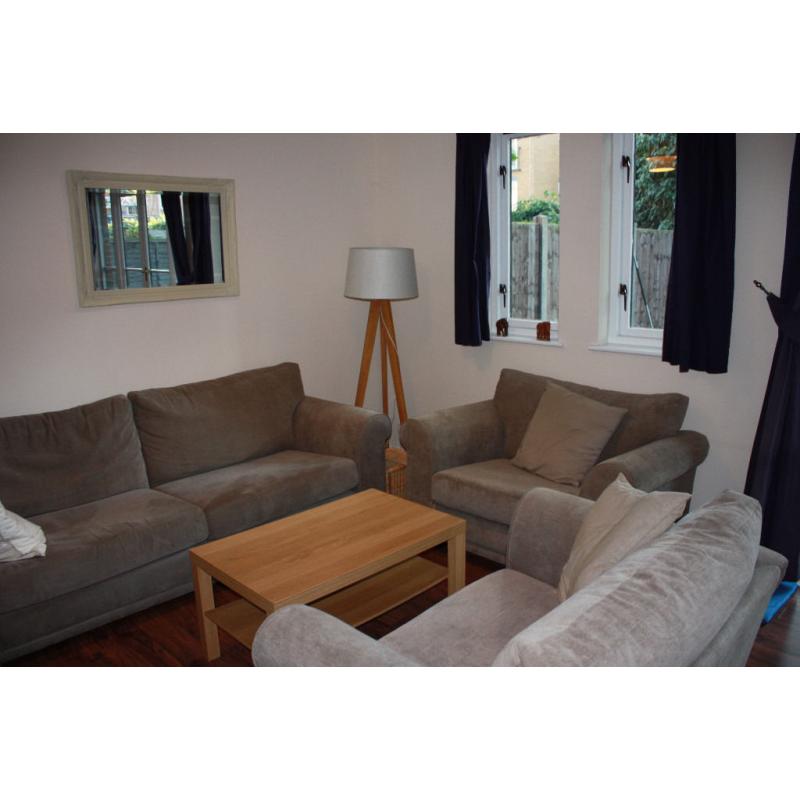2 x Double rooms available with parking and a garden in SE1 Zone 1! Moments away from Borough