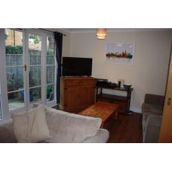2 x Double rooms available with parking and a garden in SE1 Zone 1! Moments away from Borough