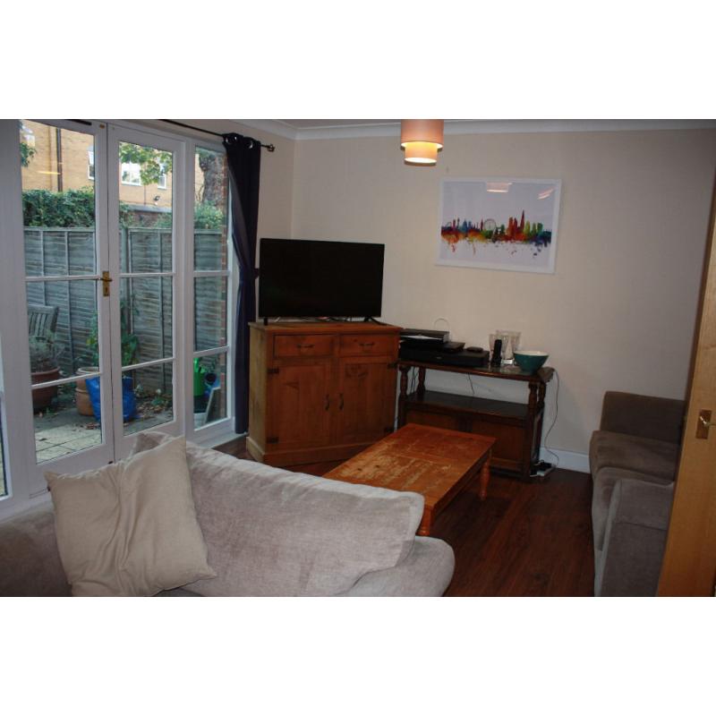 2 x Double rooms available with parking and a garden in SE1 Zone 1! Moments away from Borough