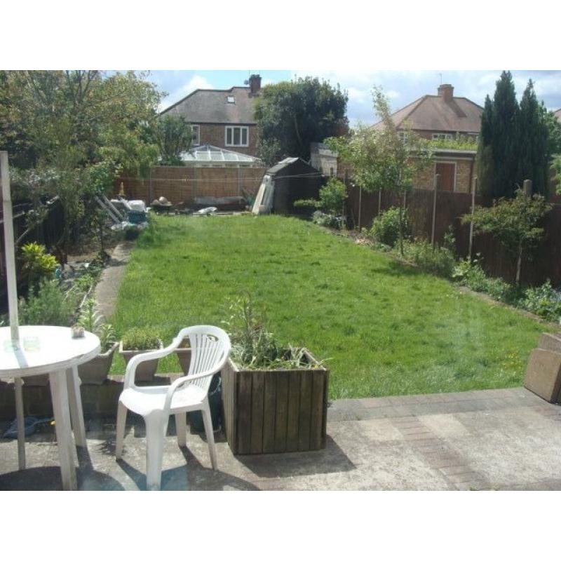 Good Size Room in a House Share+Short walk to SKY+Easy access to Osterley Station+All Bills Included