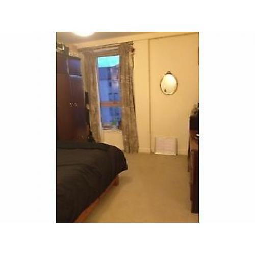 Bright, spacious double room in Yorkhill