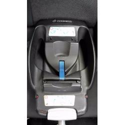 Maxi cosi cabriofix car seat with isofix base, infant insert and rain cover