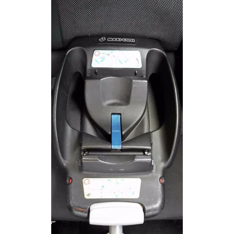 Maxi cosi cabriofix car seat with isofix base, infant insert and rain cover