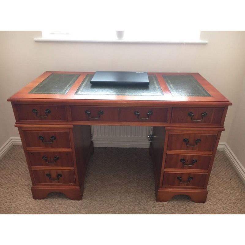 Leather topped desk (free del in Glasgow area)