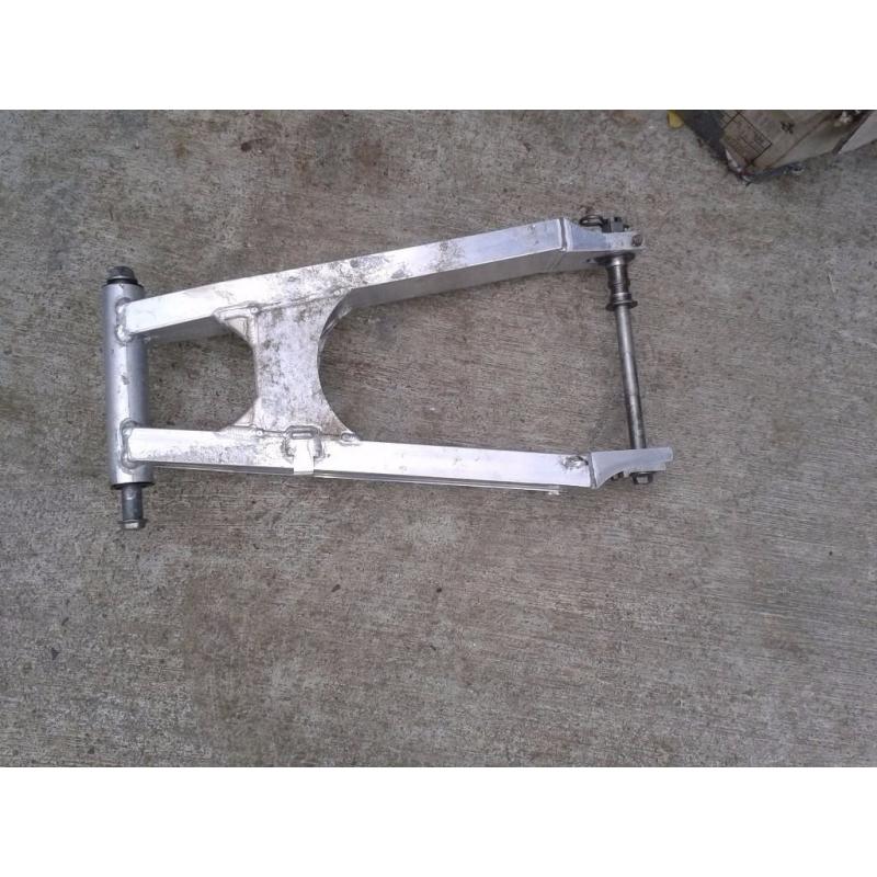 KR-1S swingarm