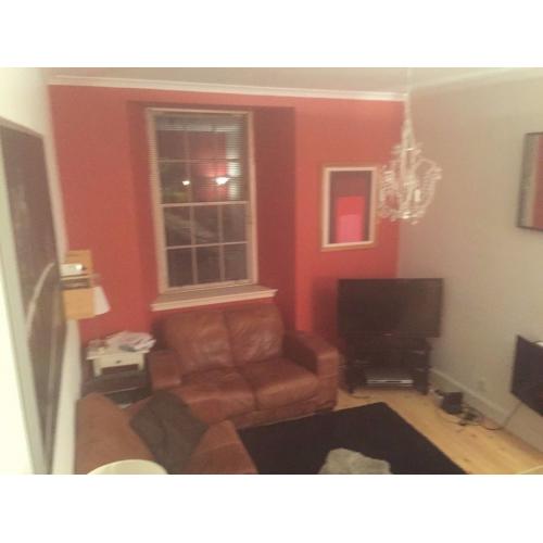 Nicolson street Double room to rent , - ideally looking for working profesional or mature student