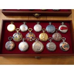 Pocket watch collection in display case - 40 quartz pocket watches with new batteries