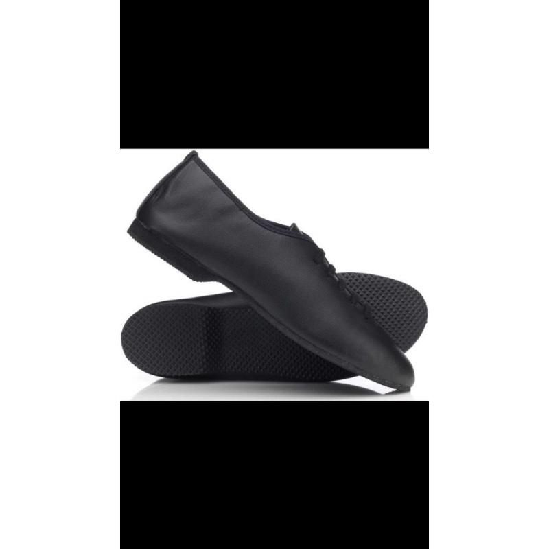 Black leather jazz shoes size 5.5