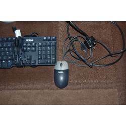 HP 17" monitor complete with DELL keyboard mouse and speakers