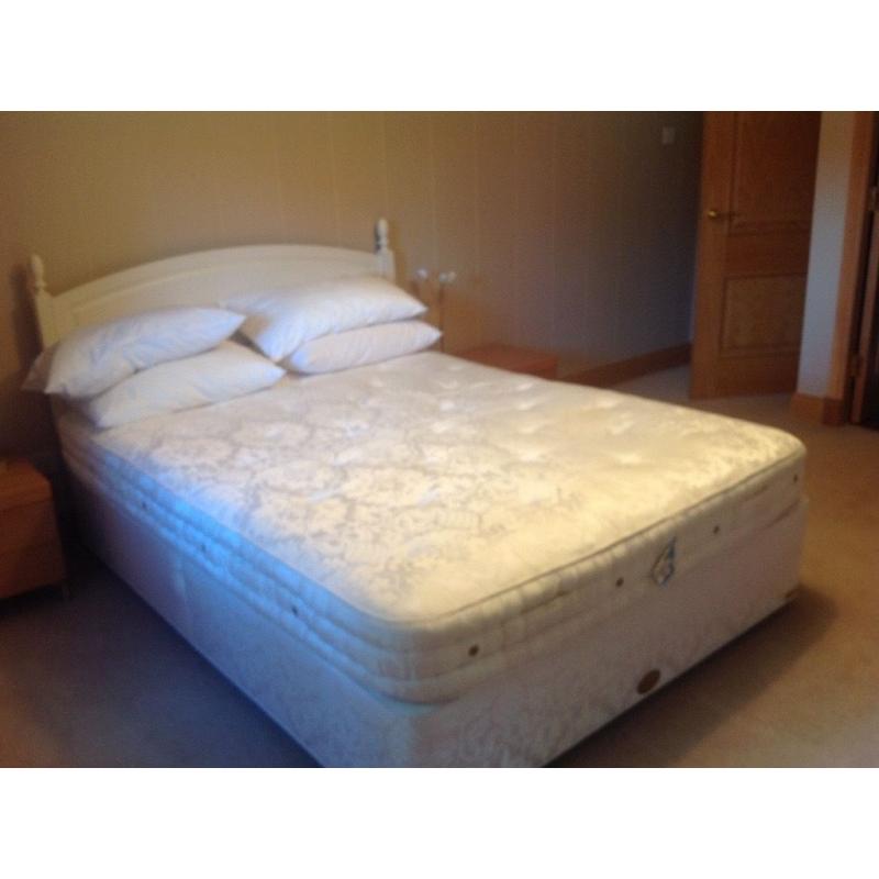 VI SPRUNG BED AND VI SPRUNG HERALD SUPREME MATTRESS 5FT. Including headboard.